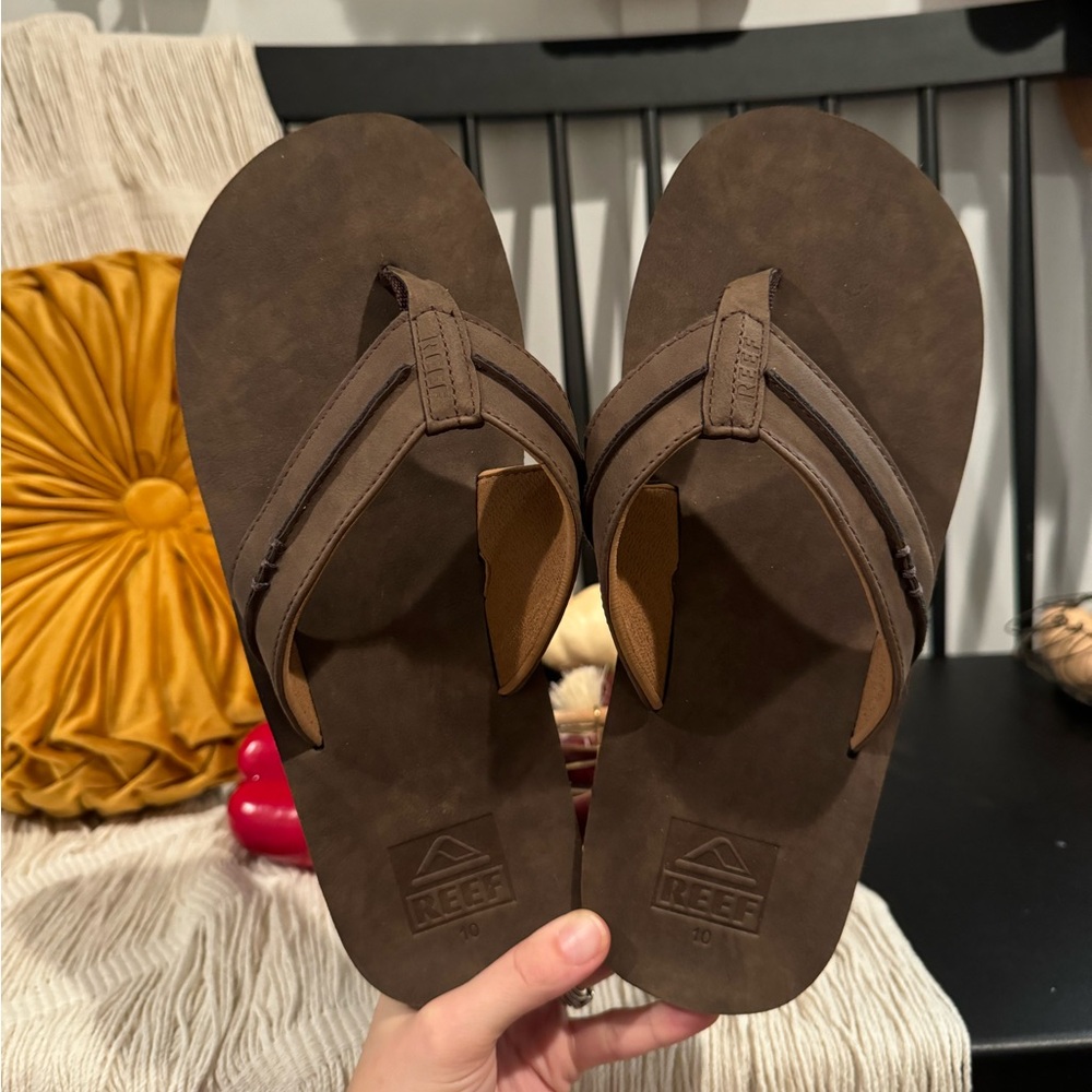 REEF Men’s size 10 sandals NEW